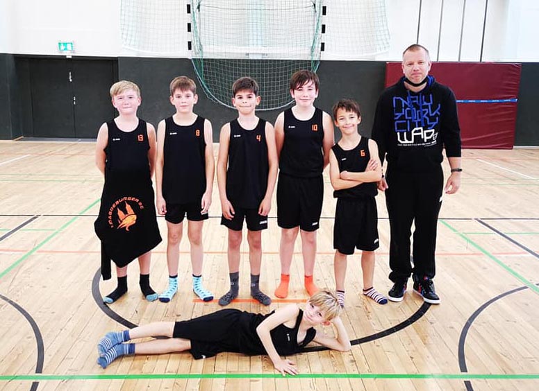 das bild zeigt die spieler des männlichen u12 teams